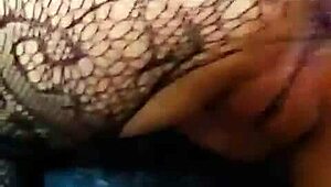 stepmom invites stepdaughter for pussy fucking