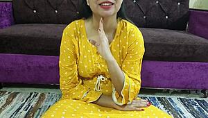 아름다운 인도 바비가 데바르 강제로 섹스. 히마찰리 오디오가 더러운 말 잡아.