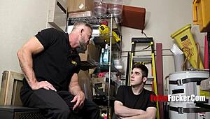 Yo, see this 40yo hunk security man nailing a twink suspect in lockup! 😈