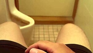 Гледай как този гей соло пич се чука сам в стаята?