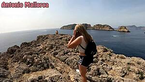 Horny Spanish Amateur Couple Seduces Me for Public Threesome - Mancheguitos