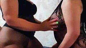 stepmom invites stepdaughter for pussy fucking