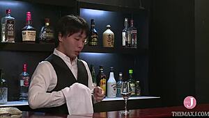 Mother-in-law Yuriko Ayano’s backstage home delivery intro