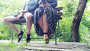 Fată grasă excitată face porno acasă cu corpul ei curbat