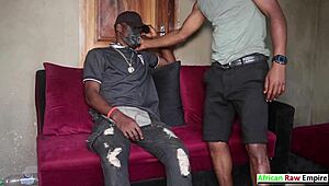 Africká surová v verejnom sexe v obývačke ide do extrému