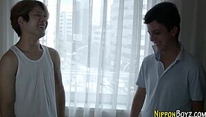 Japanese dude sucking cock hard