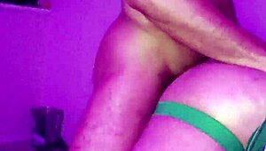 Персидский иранский парень берет огромный черный член в интенсивном хьюстонском трахе