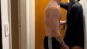 Jovens Se Pegando com Monster Cocks Sao Flagrados por Camera de Predio 😏