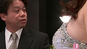 Mother-in-law Yuriko Ayano’s backstage home delivery intro