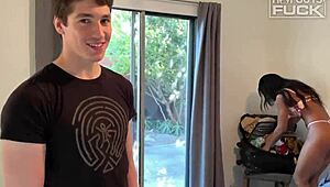 Amaterska devica gubi nevinost na fakultetu i zahvaljuje Hotgajsfak