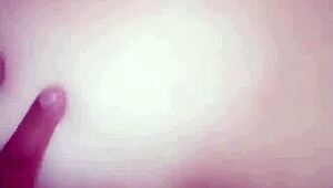 La cicciona prova piacere intenso a quattro zampe