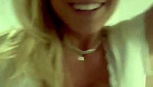 She Comes to Seduce Me During My Rest With Wild Intentions.