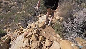 Nevinná mladá 18+ Macy Meadows stanoví světový rekord ve stříkání