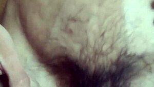 Gay amateur masturbates and cum on his belly button