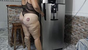 Сильный трах и доминирование девчонки с большой жопой в США