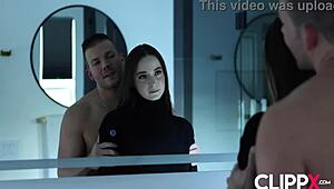 Codey Steele og Hazel Moore gør lille tabu officiel