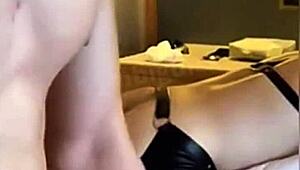 คู่รักเกย์เอเชียมืออาชีพเย็ดแบบไม่ใส่ถุงร้อนแรง!