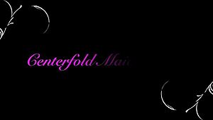 Criada centerfold luciendo labios grandes de coño y tetitas pequeñas 18+ 😘