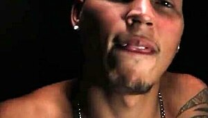 Os novinhos cariocas banging the ass of that russian tourist