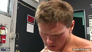 HOT GAYS FUCKING ASSES IN THE GYM