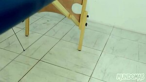 Massageando O C� Do Cara Casado E Fazendo Ele Gozar