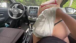 I’m so into this Filipina babe, got her to bang in the car outdoor