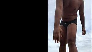 بحاول بجد أرضيك بزبي الكبير