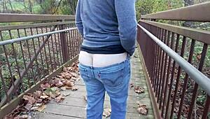 Exhibicionismo público fingido con raja culo de compradora humillante