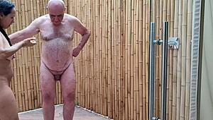 Náhled na parný sex v nudistickém táboře s Agarabas a Olpr.