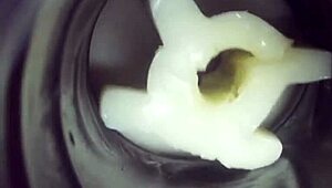 Wow, poglej noter v mojo fleshlight z divjim creampie koncem! 😜