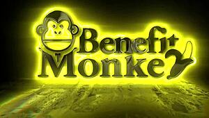 Veronica Leal licks oily pussy out 😍