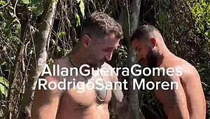 I miei studenti aiutano a montare il tatami per l'allenamento al mio ranch USA