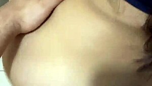 Me la cojo r�pido en el ba�o la acabo de conocer en una fiesta y me la cojo en el ba�o del antro