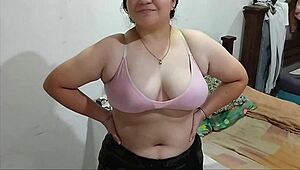 Latina Amateur Begs to Use Her Coño Before Bathing