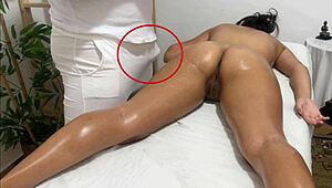 i caught the married paulistana naked during her amateur massage