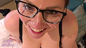 Hotellmanager forfører meg for sæd mens kona dusjer rett ved