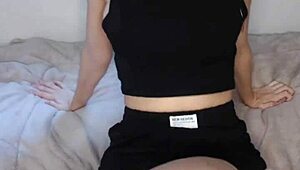 Teen 18 totally wrecks her tight pussy in uncensored close-up! 😱