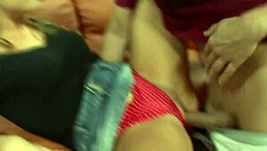 Jebanje lepe blondinke v visokih petah, človek, neverjetna je in vzame trdo vsakič. Njeno obrito telo me nori.