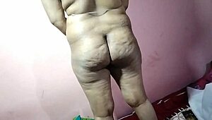 Első alkalom házi szórakozás barátnőkkel lógó hatalmas cicikkel