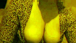 SINGLE, I OPEN MY LEGS AND TAKE IT ALL IN DOGGYSTYLE!