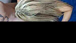 Inauguré cama king con mi amiga rubia y las dos tragamos corrida en boca de mi marido