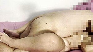 チビ18+幸運チンポが欲求不満熟女ガン突きで絶頂イキ狂い