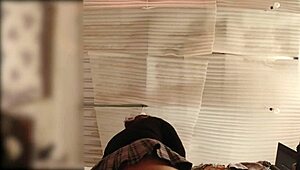 Wow, No Panties Sirvienta Culona Bends Over While Spied On