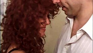 моята мащеха баба се държи диво в бельо на открито 😜