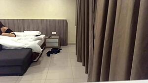 어, 히든캠 설정해서 이 바람피는 틴더 여자 라이딩 잡아