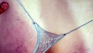 Me gusta que me COJAN la garganta y me DEN de perrito por mi chincheta mojada