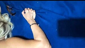 comprei uma cama king e inalgurei com minha amiga blonde e nos duas levamos gozada na boca do meu marido