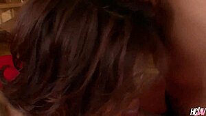 日本のスラット瑠奈瀬崎がダブルピストンに夢中