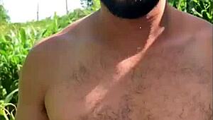 i sucked a stranger jerking off on the trail, he was muscular