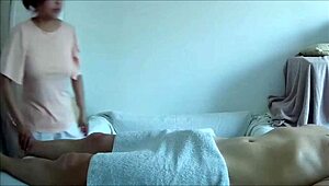 Full massage turns into happy ending at Asian parlor with oiled handjob